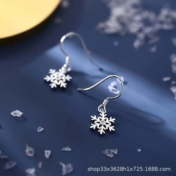Wholesale Autumn and Winter Hollow Snowflake Alloy Drape Earrings Simple Flower Earrings Christmas Girl Heart Earrings Fresh Earrings