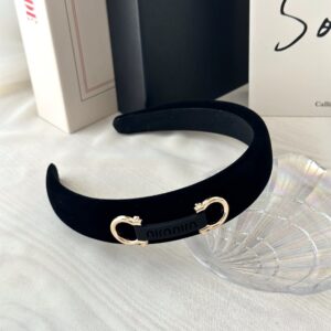 Black horseshoe buckle velvet headband