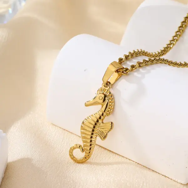 Wholesale PVD Coated Real Gold Plated Hippocampus 304 Stainless Steel Marine Style Beach Modern Style Waterproof Non Tarnish 304 Stainless Steel Pendant Necklace