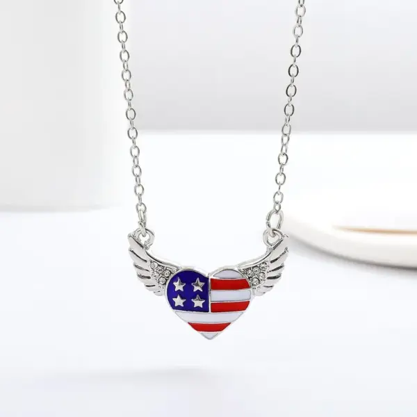 Wholesale Casual Elegant National Flag Heart Shape Zinc Alloy Cable Chain Lobster Trigger Clasp Closure Pendant Necklaces Wholesale