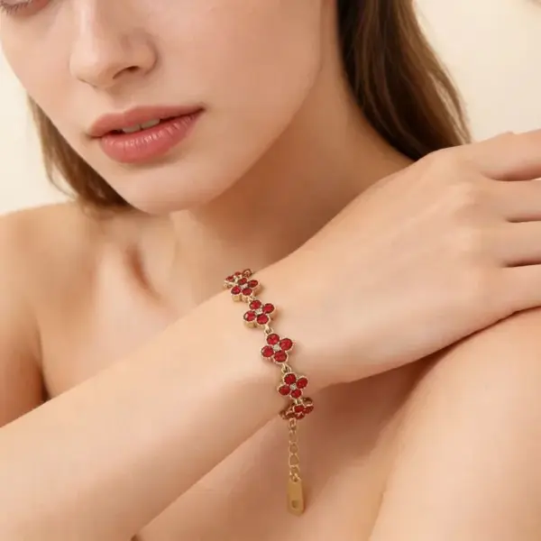 Wholesale Luxurious Four Leaf Clover Bracelet In Golden Electroplated 304 Stainless Steel With Zircon Inlay For Unisex