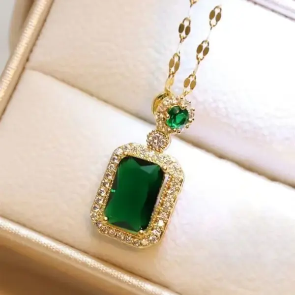 Wholesale Square Claw Setting Pendant Necklace For Women In Copper With KC Golden Plated Water Plating And Zircon Inlay, Featuring Lip Chain