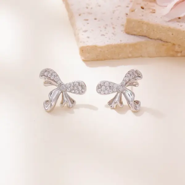 Wholesale 925 Silver Needle New Trendy Flower Stud Earrings Personality High-end Summer Big Round Face Retro Zircon Earrings