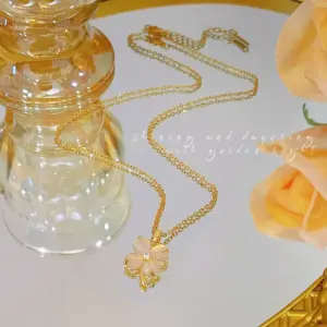 X1704# Cat Eye Clover Necklace
