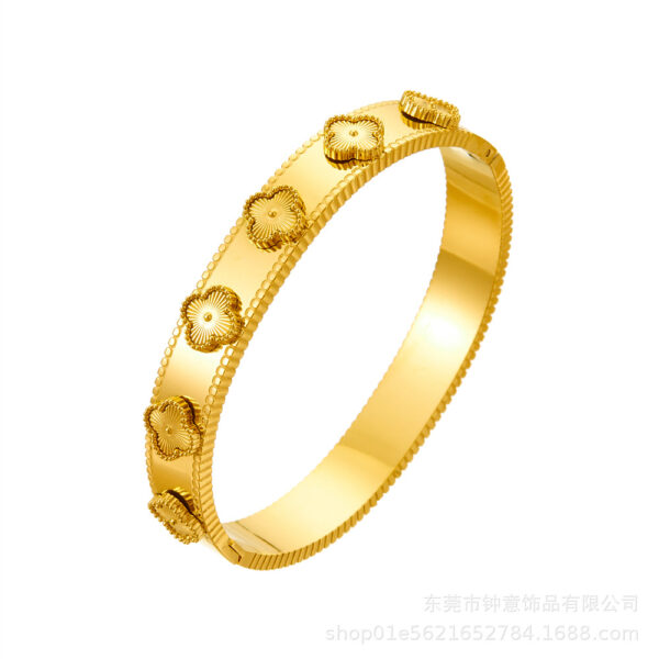 Wholesale Retro High-End Light Luxury Titanium Steel Gold-Plated Flower Bracelet Personalized Niche Design Jewelry for Women
