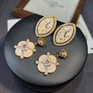 Wholesale French Style Oil Painting Drip Earrings Beige Sweet Niche Design Versatile Elegant Shell Embedded Copper Earrings For Women