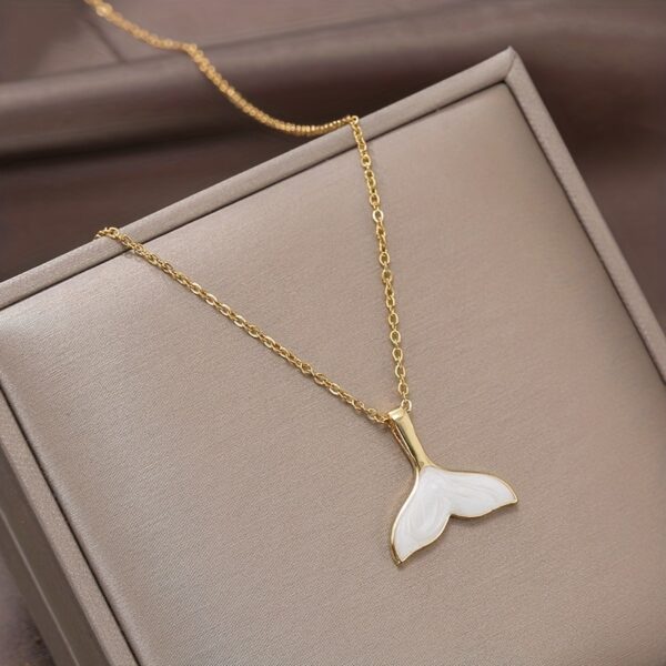 Wholesale 18k Gold-plated Fashionable Fishtail Drop Glue Stainless Steel Necklace Women's Simple Elegant Clavicle Chain All-match Light Luxury Style Decoration