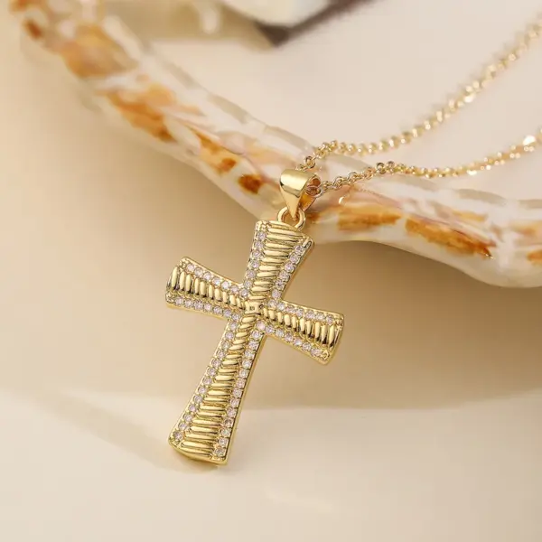 Wholesale Jewelry Commute Cross Copper Zircon Inlay Cable Chain Pendant Necklace