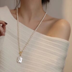 Wholesale French-Style Light Luxury Sweater Necklace for Women, Rice Grain Baroque Pearl Necklace for Women, Clavicle Chain Pendant, Layered Long Style