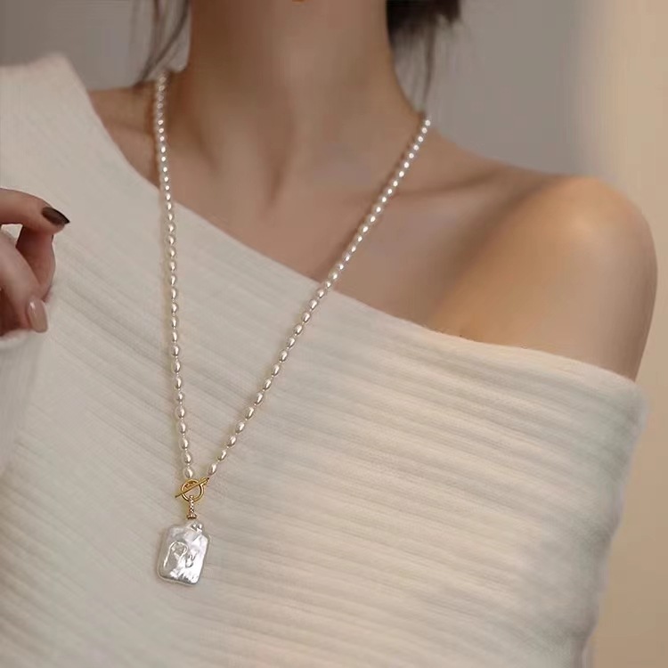 Wholesale French-Style Light Luxury Sweater Necklace for Women, Rice Grain Baroque Pearl Necklace for Women, New Clavicle Chain Pendant, Layered Long