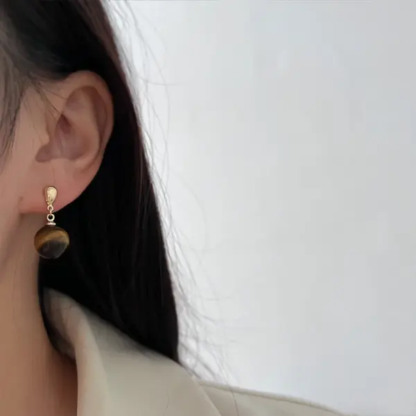 Wholesale Retro Brown Ball Earrings Women's Elegant Style Round Ball Studs Autumn Winter Fashion Jewelry Copper Material Simple Design