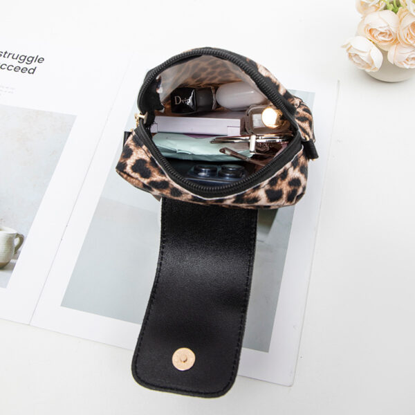 oly-ab7b7a016d48a1e30f64f9d2b45c79c5 Wholesale Vertical small bag, retro color-blocked crossbody bag, leopard print tassel phone bag