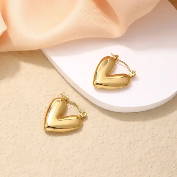 Wholesale PVD Coated Gold Plated Heart Shape 304 Stainless Steel IG Style Vintage Style Waterproof Non Tarnish Ear Clip