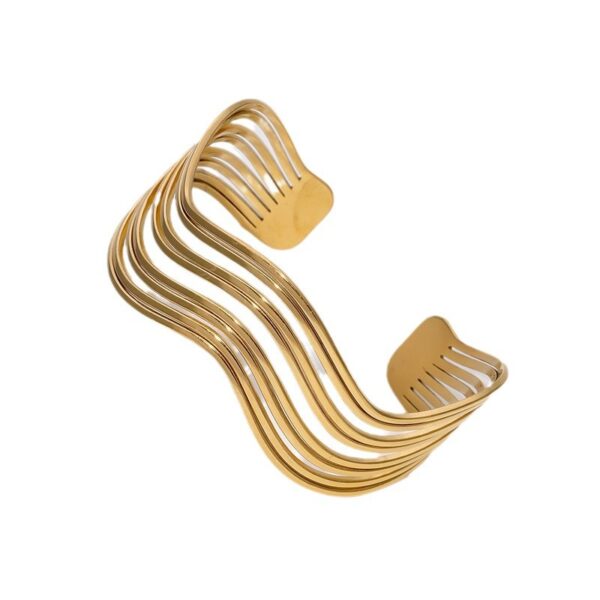 Wholesale Heart-shaped floral French-style gold-plated stainless steel bracelet