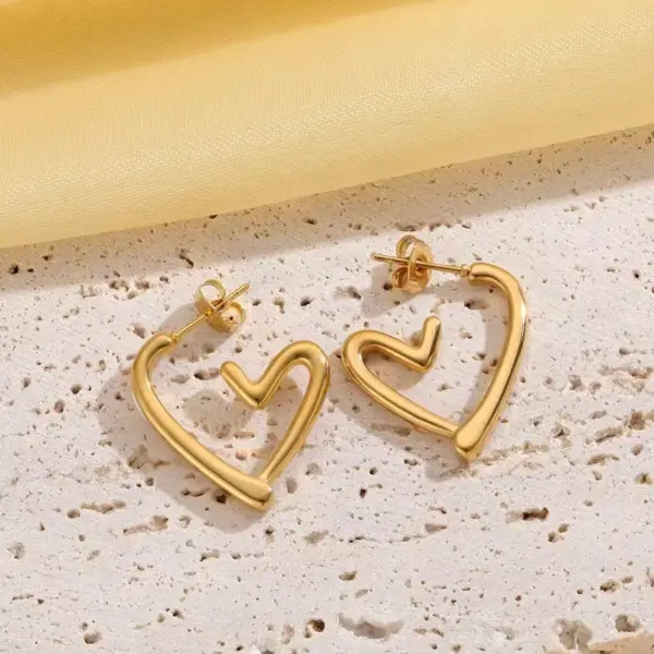 Wholesale 1 Pair Casual Classic Style Streetwear Geometric Heart Shape 304 Stainless Steel Imitation Gold Electroplating Hoop Earrings