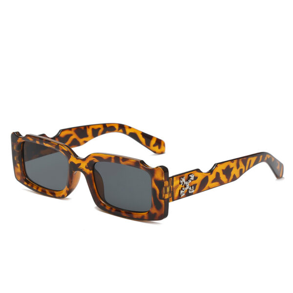 oly-ad2faddf189568a2ae16e4f515817e1e Wholesale small box children's sunglasses boys and girls sunglasses personalized concave anti-ultraviolet glasses