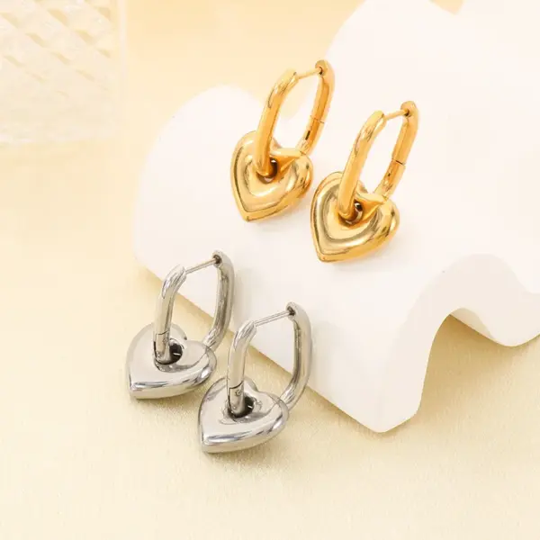 Wholesale Sweet Cool Minimalist Style 18K Gold Plated 304 Stainless Steel Vacuum Electroplated (In Furnace) Hollow Heart 3D Earrings For Women
