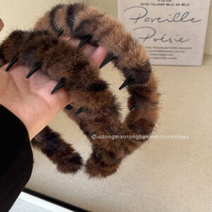 oly-ada2dc6fbf7233f5d965764c1d48106d Wholesale High Cranial Top Big Wave Leopard Plush Hair Hoop Women's Korean Style Retro Toothed Non-Slip Pressed Hair Card Autumn and Winter Face Wash Headband