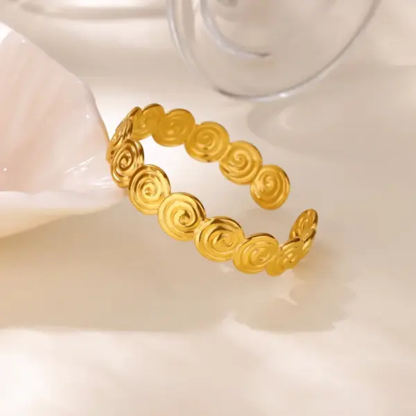 Wholesale 3pcs/set Swirl Style Jewelry Set 18K Gold Plated Stainless Steel Bracelet Ring Earrings Geometric Pattern Swirl Thread Style Jewelry Set Unisex Accessories Christmas Gift Choice