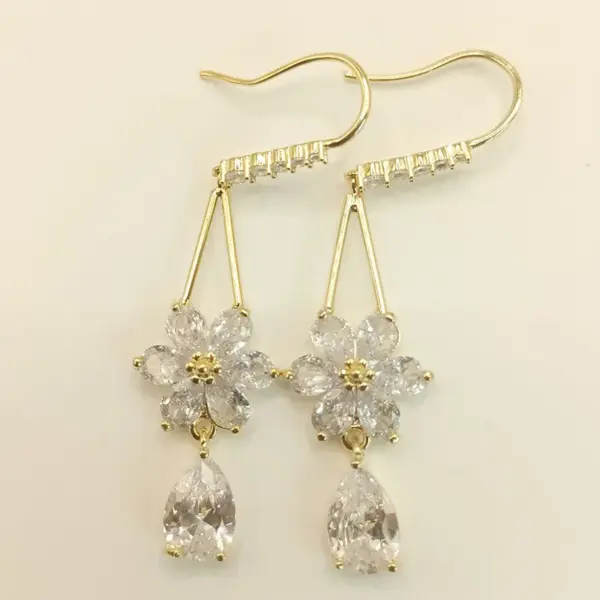 Wholesale Fashionable Luxury Snowflake Zircon Earrings Women's Versatile Waterdrop Ear Hook Elegant Bohemian Style Copper Jewelry