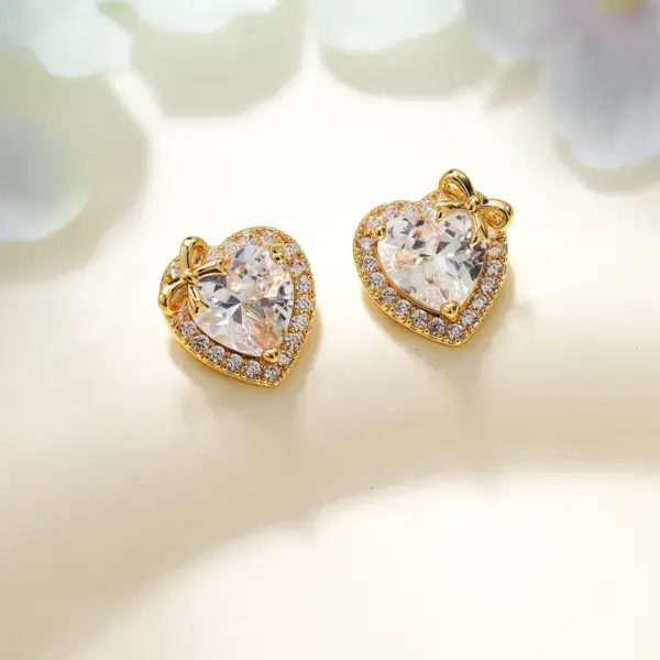 Wholesale Elegant Small Heart Shaped Zircon Earrings For Women Flashing Fashionable Versatile Sweet Cute 925 Silver Needle Copper Plated Real Gold