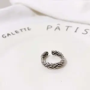 J073 Grass Ring / Adjustable Opening