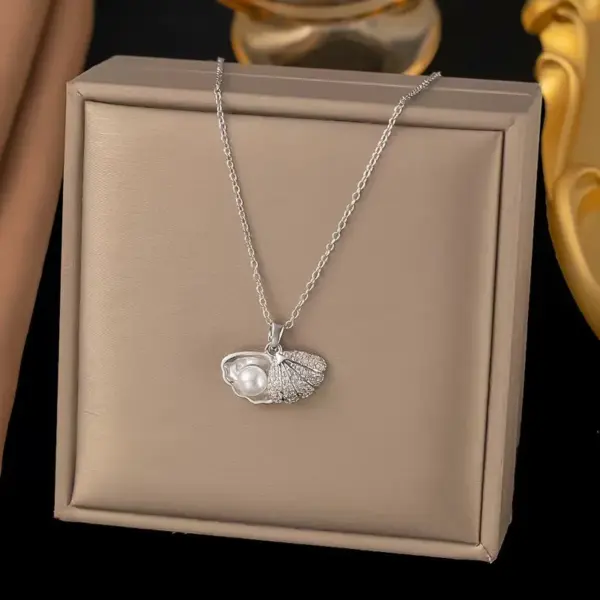 Wholesale Pearl Inlay Pendant Necklace For Women With 18K Real Gold Plated Copper And Artificial Rhinestones, Water Plating On Cable Chain