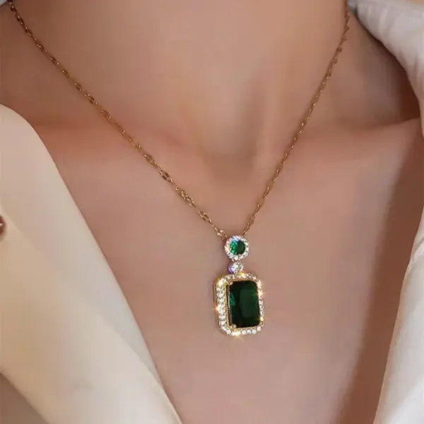 Wholesale Square Claw Setting Pendant Necklace For Women In Copper With KC Golden Plated Water Plating And Zircon Inlay, Featuring Lip Chain