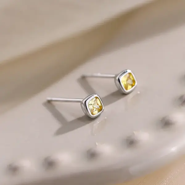 Wholesale Simple Style Square Stud Earrings For Women In Copper With Electroplated Gold Plating And Rhinestone Inlay