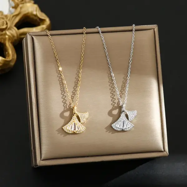 Wholesale Jewelry Classic Style Ginkgo Leaf Titanium Steel Copper Plating Cable Chain Pendant Necklace