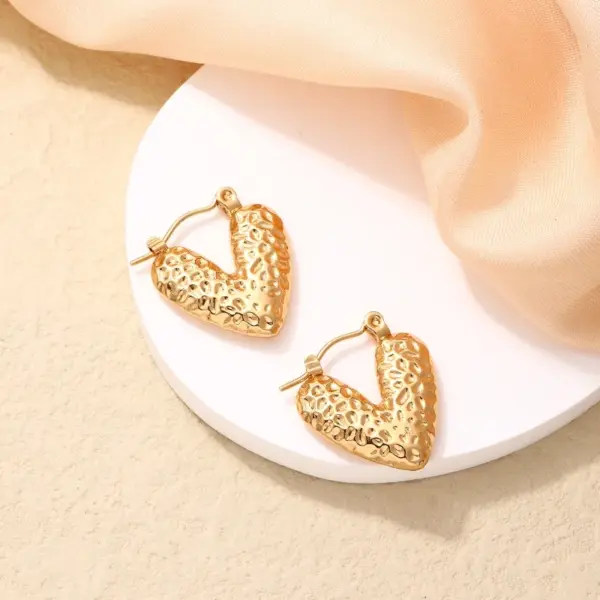 Wholesale PVD Coated Gold Plated Heart Shape 304 Stainless Steel IG Style Vintage Style Waterproof Non Tarnish Ear Clip