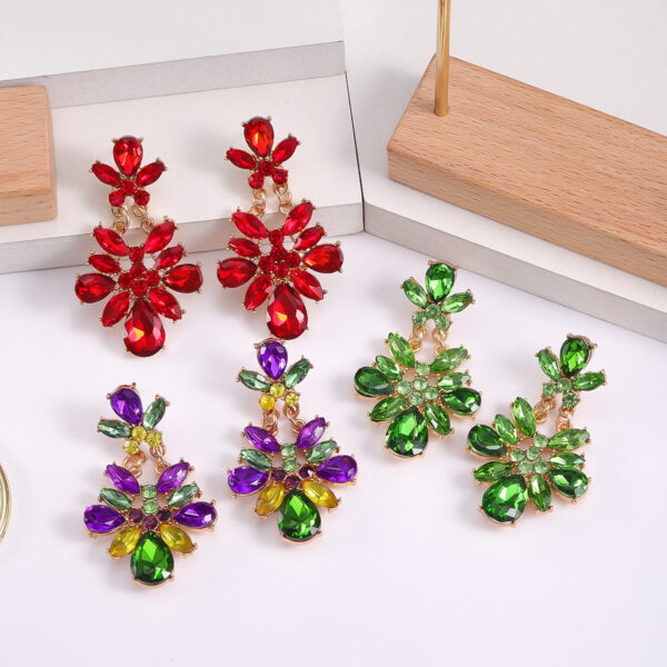 oly-afb48951766bf2814eae86b350928bf2 Wholesale Green shengpa festival earrings irregular crystal flower earrings light luxury high-grade design