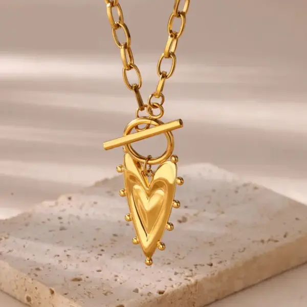 Wholesale 304 Stainless Steel Heart Shape PVD Coated 18K Real Gold Plated Retro Classic Style Waterproof Non Tarnish Plating Cable Chain Lobster Trigger Clasp Closure Pendant Necklace