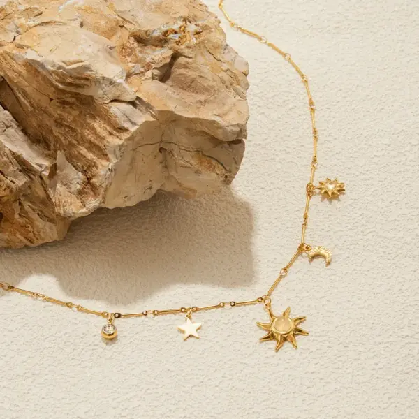 Wholesale Classic Style Women's Necklace Sun Pendant Beaded Chain Jewelry 18K Gold Stainless Steel Quartz Stone Travel Essential