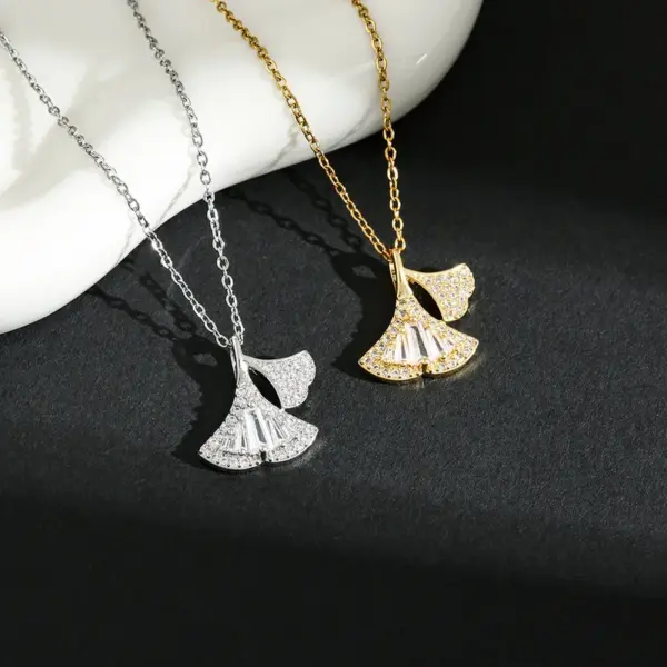 Wholesale Jewelry Classic Style Ginkgo Leaf Titanium Steel Copper Plating Cable Chain Pendant Necklace