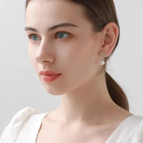 Wholesale Rose Stud Earrings In New Style With Copper Ear Pins And 14K Real Gold Plated Finish Featuring Zircon Inlay