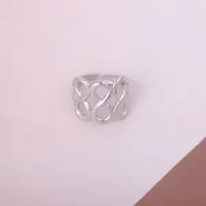 Silver / Average Size / 19#