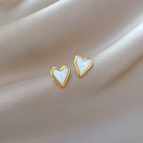 Wholesale PVD Coated Real Gold Plated Heart Shape Titanium Steel IG Style Waterproof Non Tarnish Ear Studs