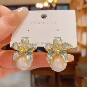 Green Petal Pearl (14K Real Gold Plating)