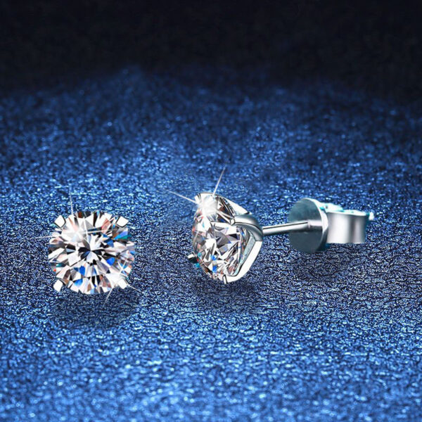 Wholesale Silver stud earrings, four-prong, one-carat moissanite stud earrings