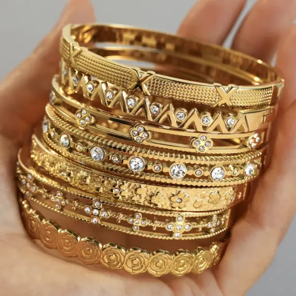 Wholesale Vacuum Electroplating (In Furnace) Plated 18K Real Gold 304 Stainless Steel Zircon V-shaped Cross Flower Electroplating Inlaid Bracelet For Women