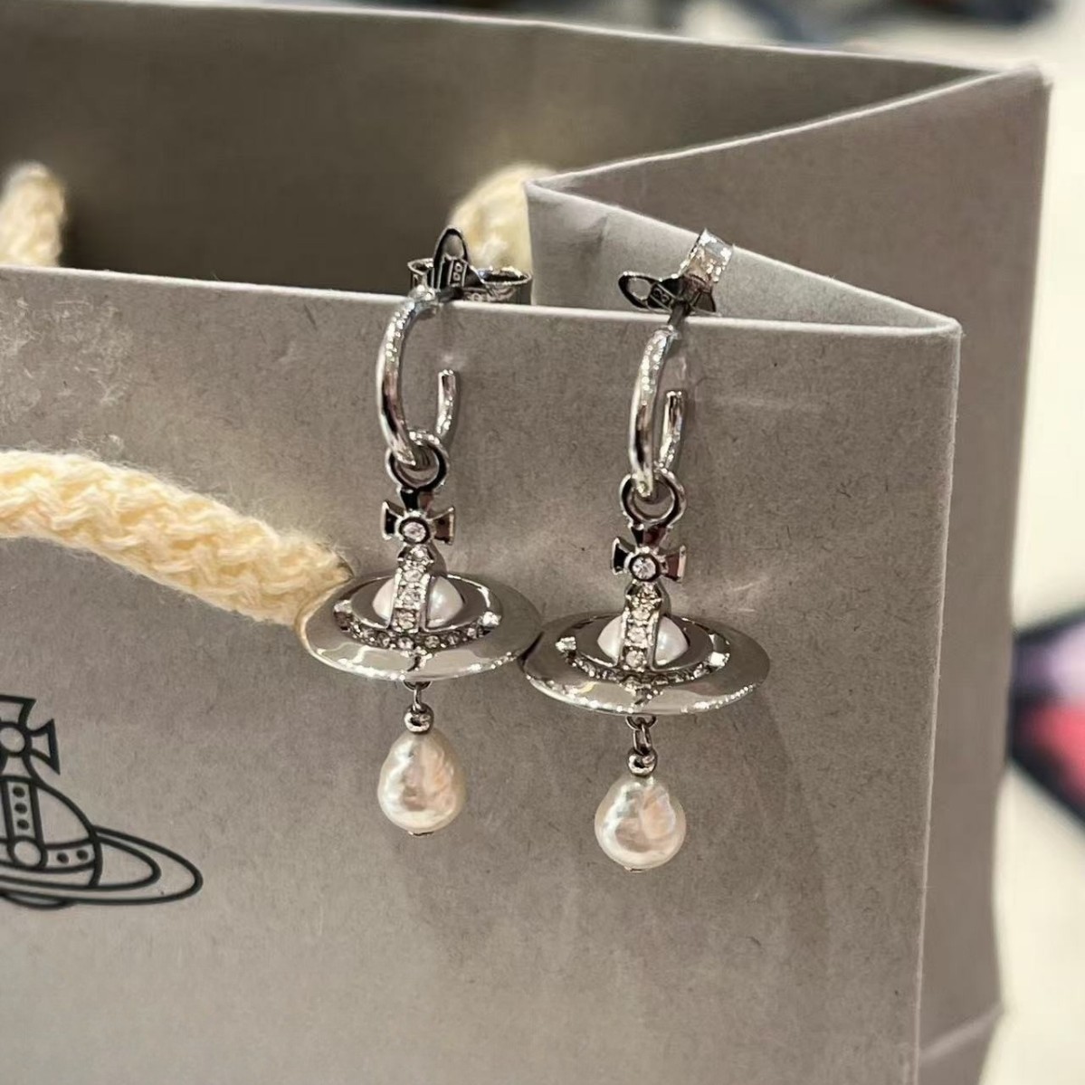 Wholesale Western Queen Mother Vintage French Saturn Water Drops Baroque Pearl UFO Valentine's Day Gift Light Luxury Earrings