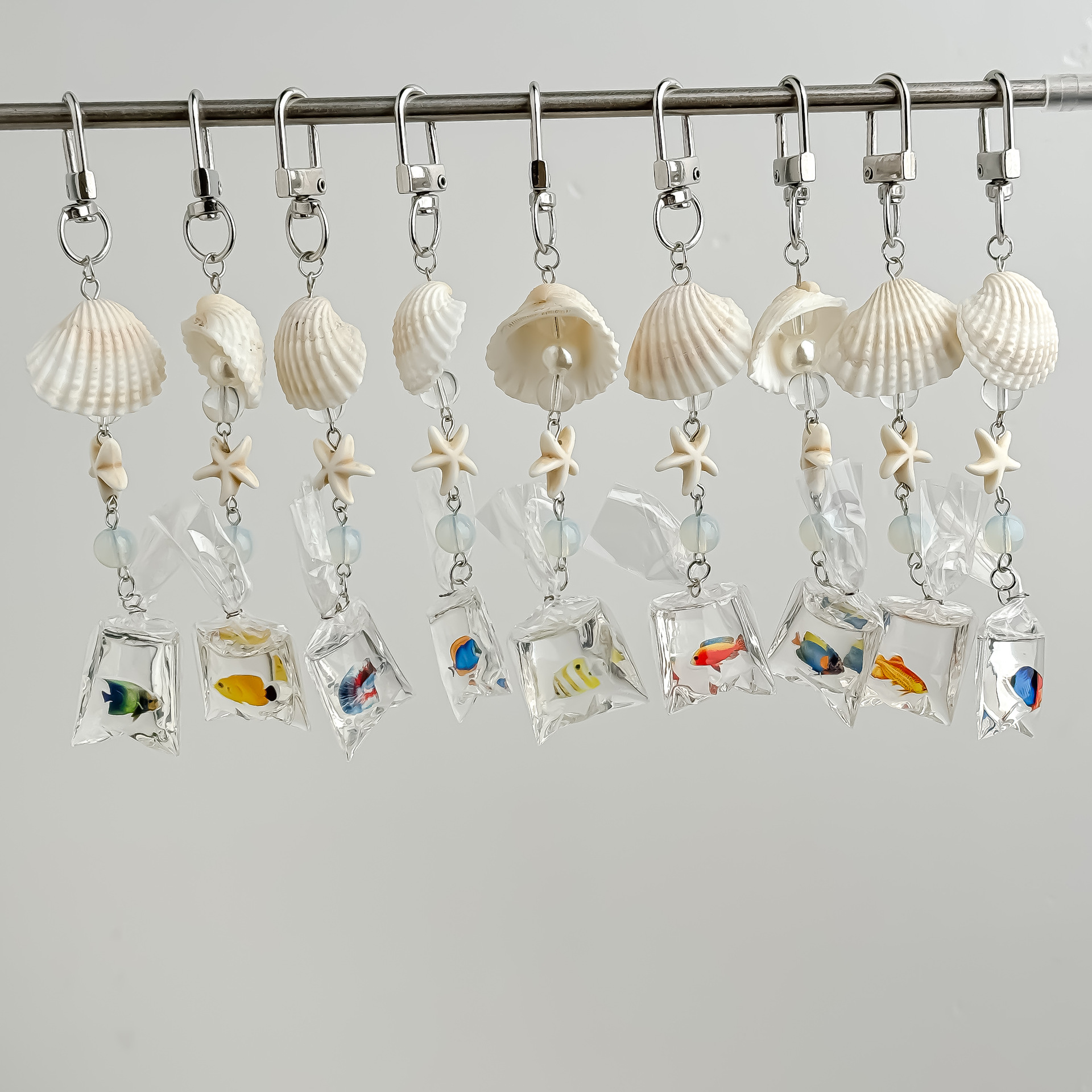 Wholesale Dot Color Original Marine Tropical Fish Cute Mobile Phone Pendant Natural Shell Pendant Wind Bell Bag Hanging Keychain
