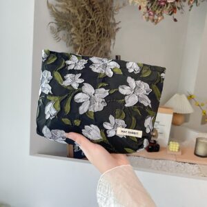Oil painting black bottom gray flower
