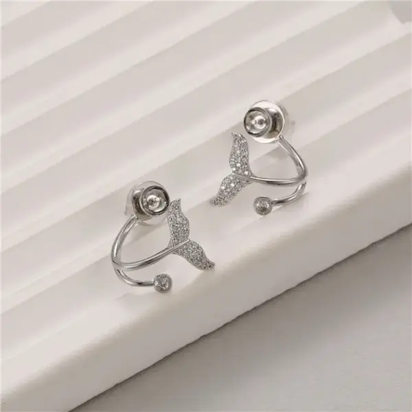 Wholesale Fish Tail Stud Earrings For Women With 925 Sterling Silver Posts, Copper Base Electroplated In 14K Real Gold And Freshwater Pearl Inlay