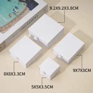 Pearlescent White / Pearlescent White; 9.2*9.2*3.8 (with Sponge) - 9.2*9.2*3.8 (with Sponge)