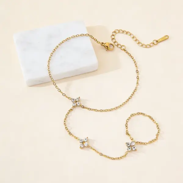 Wholesale Waterproof Non Tarnish Flowers Bracelet For Women In 18K Gold Plated 304 Stainless Steel With Zircon And PVD Coated Cable Chain