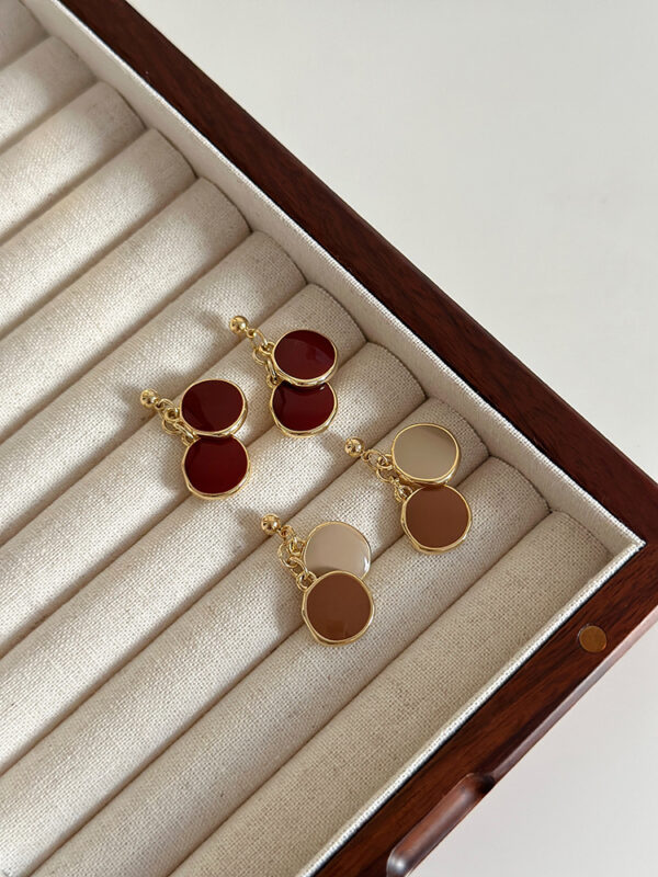 Wholesale Niche elegant light luxury high-grade red earrings for women autumn and winter popular earrings earrings show face small