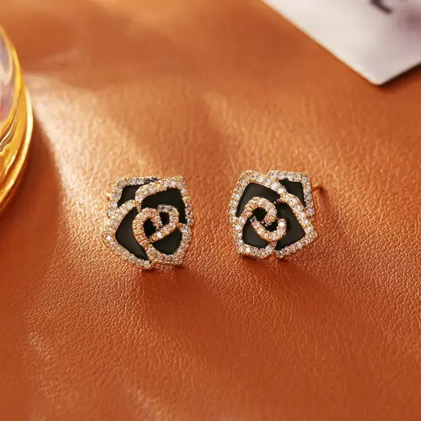 Wholesale Electroplated Flowers Stud Earrings For Women In 14K Real Gold Plated Copper With Zircon Inlay And UV Plating