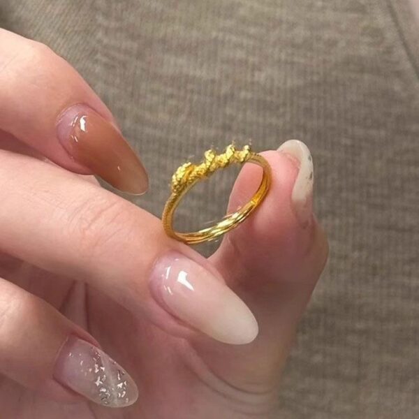 oly-b314fb7f48211021934f9f2041f09ffc Wholesale Style Golden Snake Winding Necklace for Women Ins Accessible Luxury Niche Pendant Clavicle Chain Gift for Girlfriend This Year